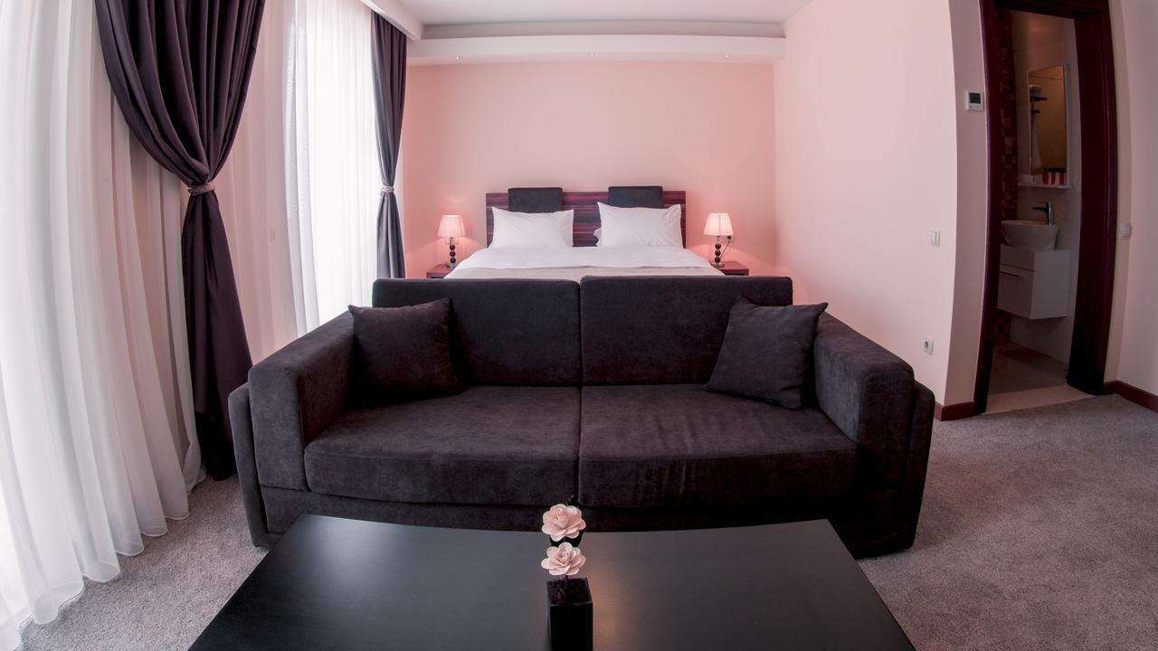 Semitronix Hotel Prishtina 프리슈티나 외부 사진