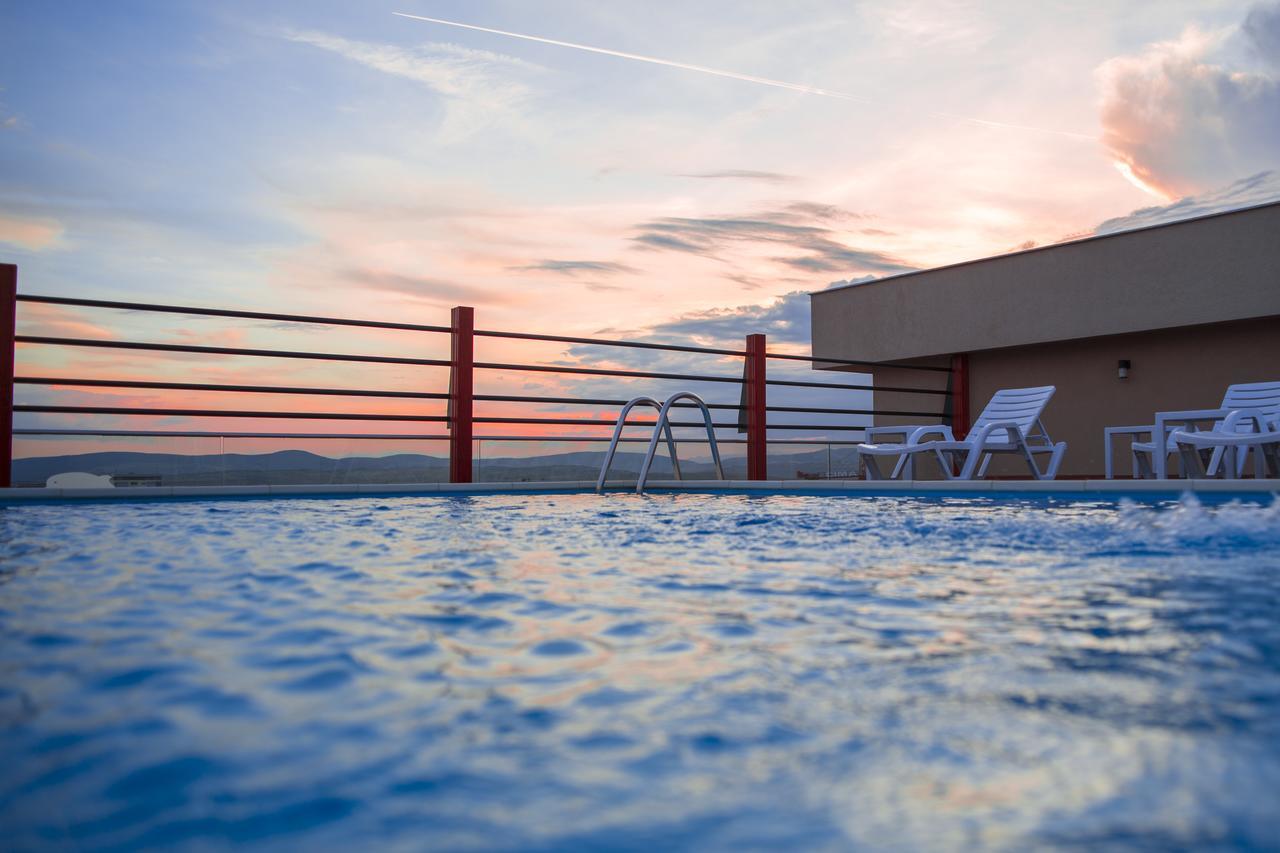 Semitronix Hotel Prishtina 프리슈티나 외부 사진