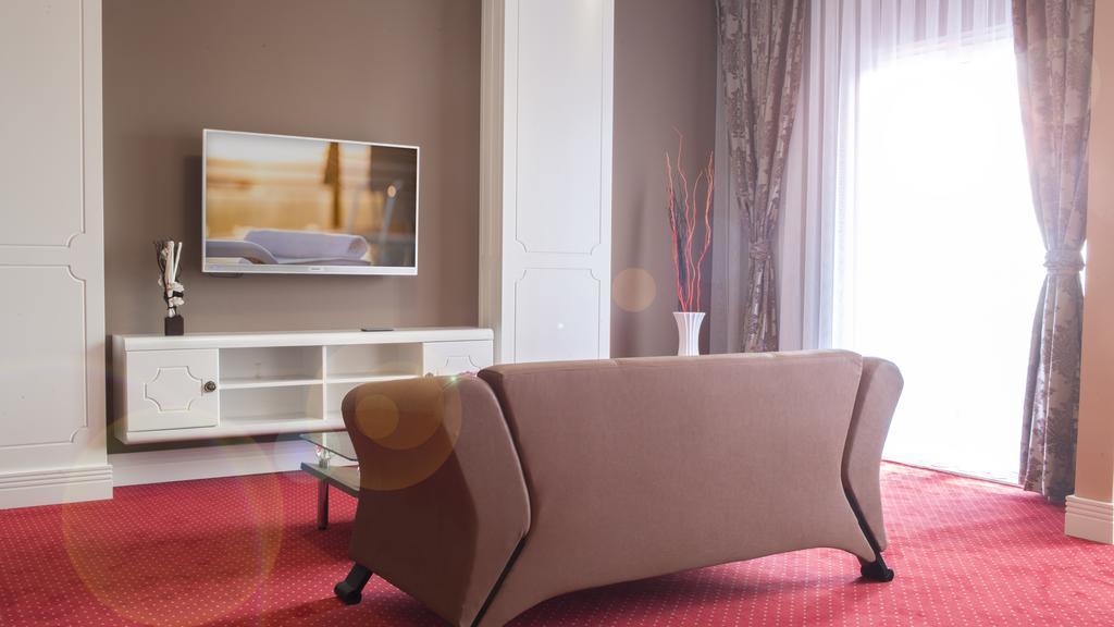 Semitronix Hotel Prishtina 프리슈티나 외부 사진