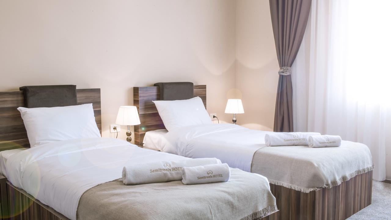 Semitronix Hotel Prishtina 프리슈티나 외부 사진