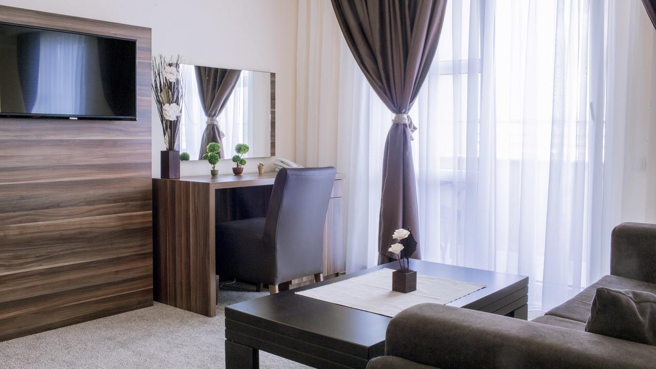 Semitronix Hotel Prishtina 프리슈티나 외부 사진